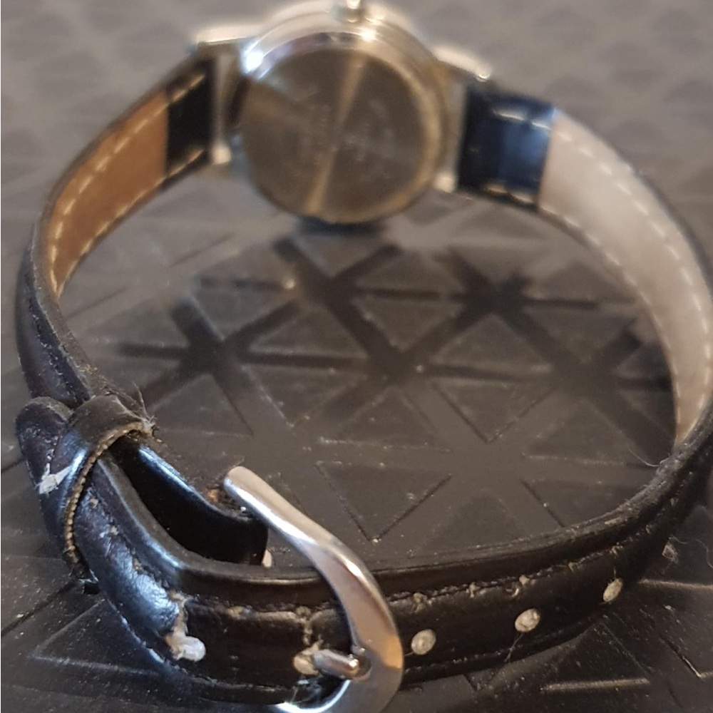🦋10/$20🦋 Gen607 Silver/White Leather Women's Watch - Picture 3 of 4